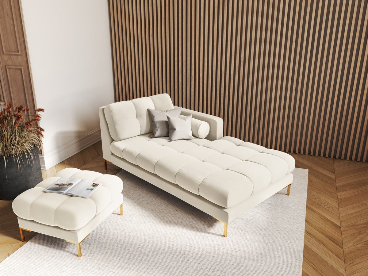 Quadratischer Pouf Bali mit gepolsterter Sitzfläche aus Stoff auf schlanken Metallbeinen