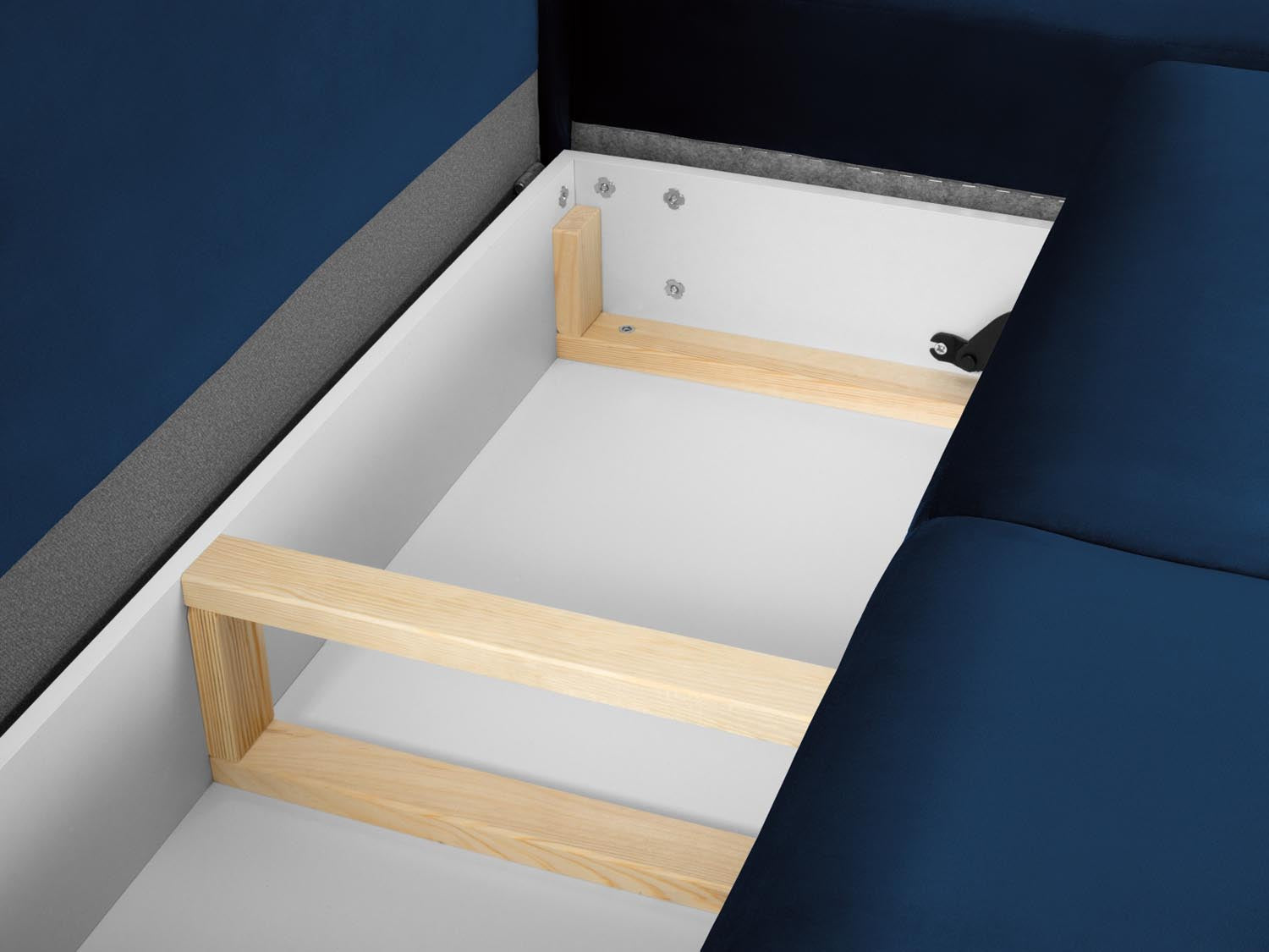 Erleben Sie das Kyoto Velour Ecksofa rechts: elegantes 5-Sitzer Sofa mit Schlaffunktion und Stauraum, ideal für modernes Wohnen!