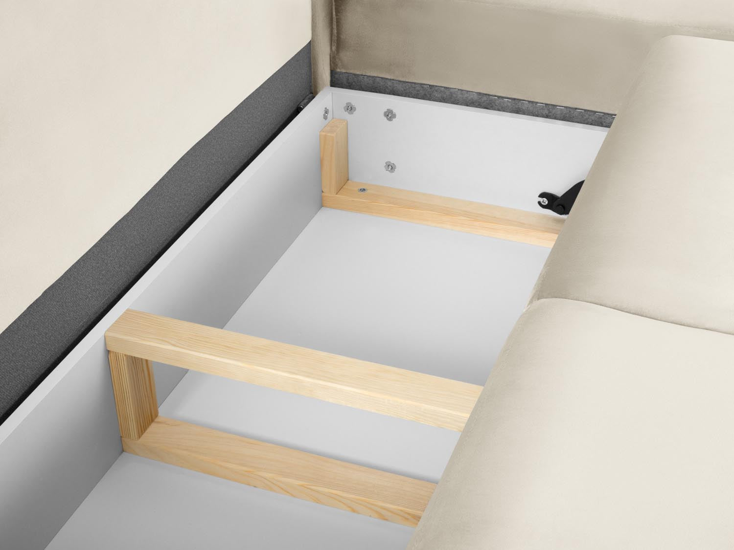 Beige Kyoto Velour Ecksofa rechts, 5-Sitzer mit praktischer Schlaffunktion und Stauraum, perfekt für moderne Wohnkonzepte.