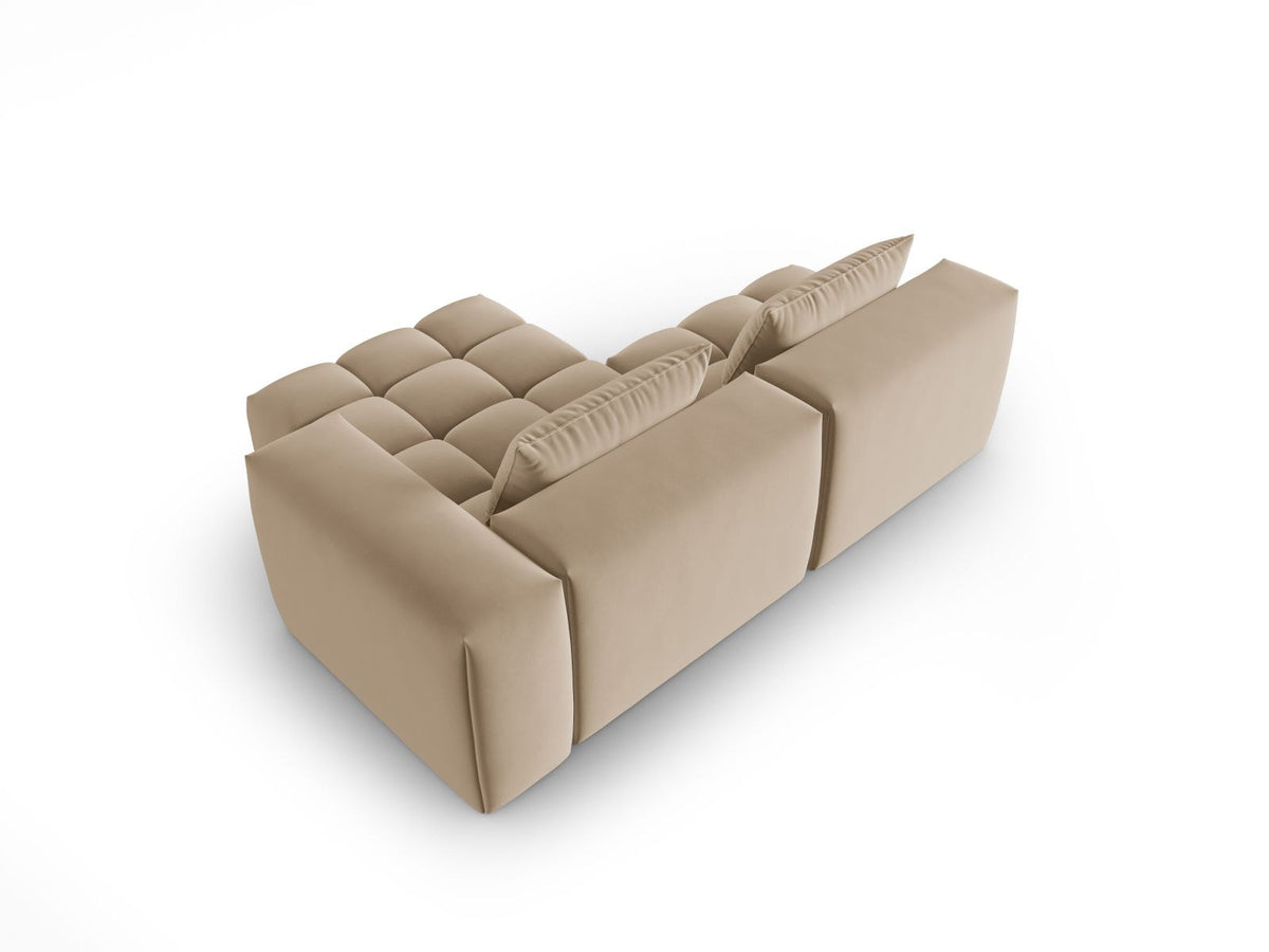 Modulares Ecksofa rechts in Sand-Casino Samt mit Massivholzrahmen, schwarzen Kunststoffbeinen und drei Sitzplätzen, seitliche Ansicht.