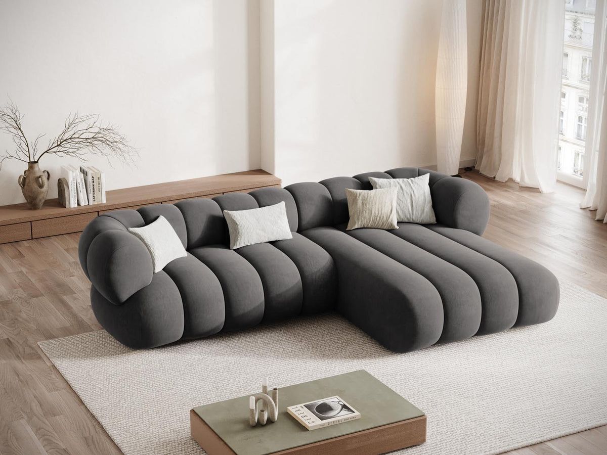 Koge Ecksofa rechts 5 Sitzer 165cm in Grey-Vogue präsentiert im Onlineshop von KAQTU Design AG. L-Sofa rechts ist von Cosmopolitan Design