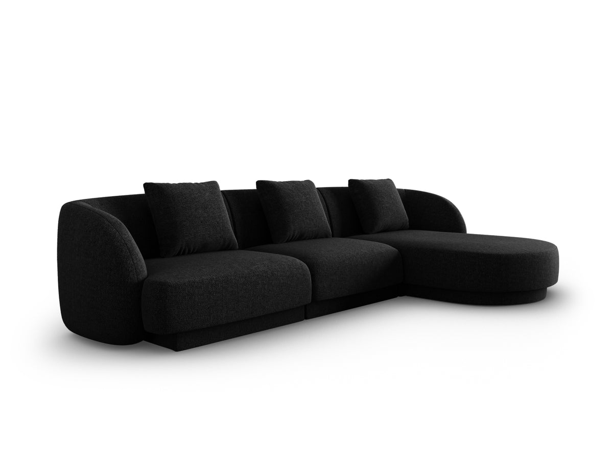 Tulum Ecksofa rechts 4 Sitzer 156cm in Black-Haga präsentiert im Onlineshop von KAQTU Design AG. L-Sofa rechts ist von Cosmopolitan Design