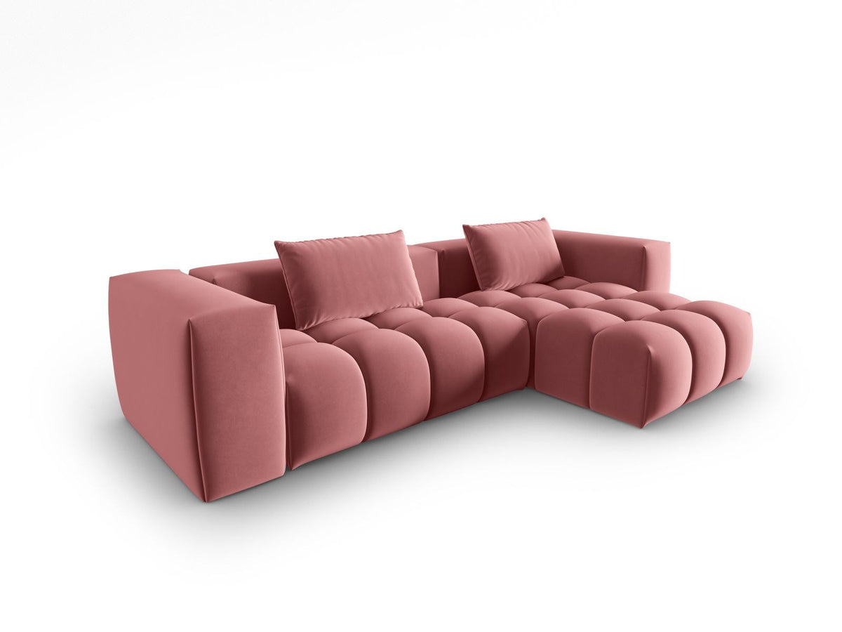 Modulares Ecksofa rechts in Sand-Casino Samt mit Massivholzrahmen, schwarzen Kunststoffbeinen und drei Sitzplätzen, seitliche Ansicht.
