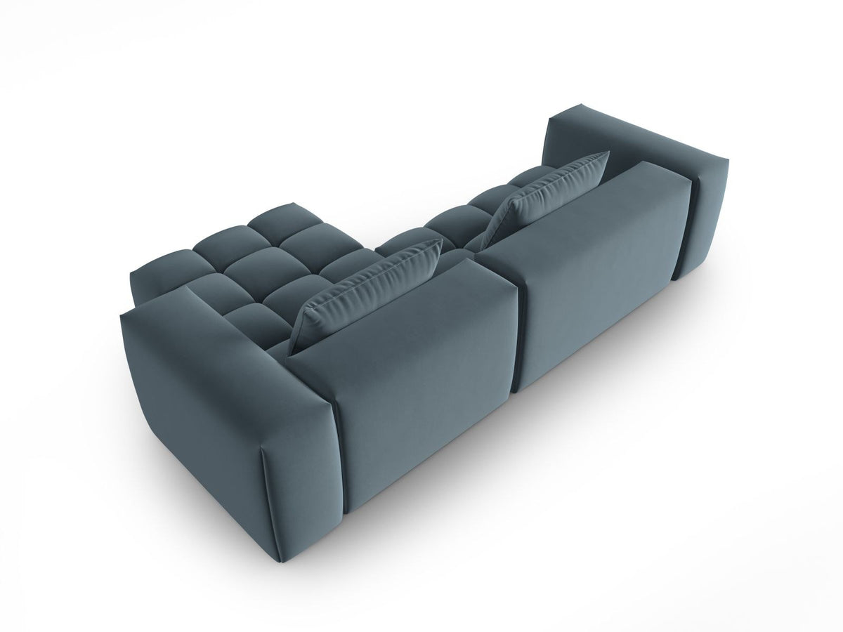 Modulares Ecksofa rechts in Sand-Casino Samt mit Massivholzrahmen, schwarzen Kunststoffbeinen und drei Sitzplätzen, seitliche Ansicht.
