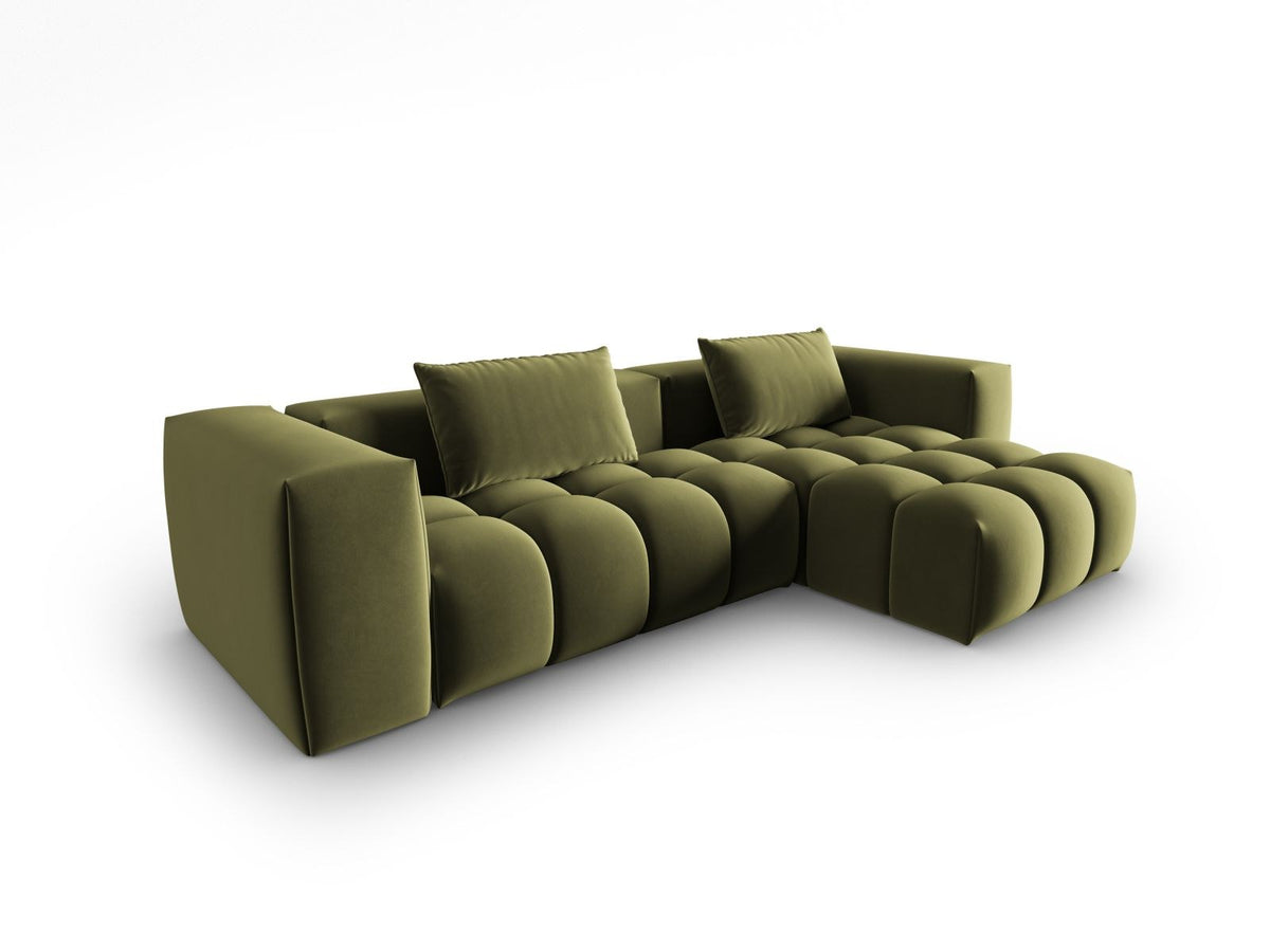 Modulares Ecksofa rechts in Sand-Casino Samt mit Massivholzrahmen, schwarzen Kunststoffbeinen und drei Sitzplätzen, seitliche Ansicht.