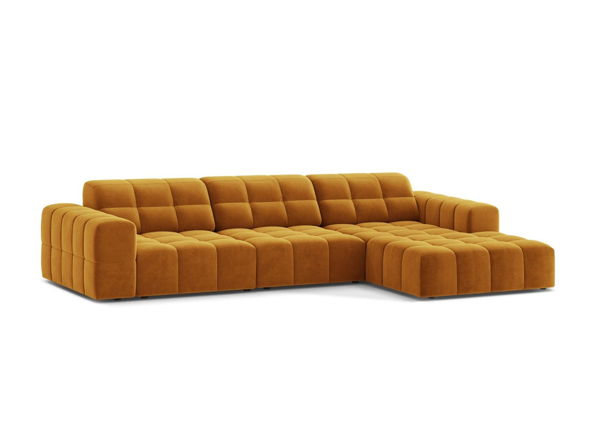 Ecksofa mit Récamiere rechts, Bezug aus Samtstoff in Light Beige, schwarze Kunststoffbeine, massives Holzgestell.