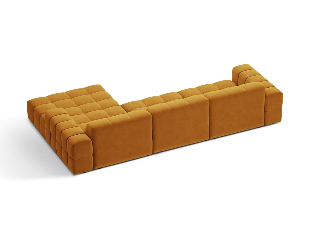 Ecksofa mit Récamiere rechts, Bezug aus Samtstoff in Light Beige, schwarze Kunststoffbeine, massives Holzgestell.