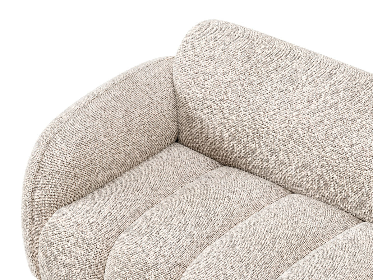 Beiges Ecksofa Bilbao mit Bouclé-Stoff Miles Sand, rechtsseitiger Récamiere, schwarzen Kunststoffbeinen und klarer, moderner Formgebung.