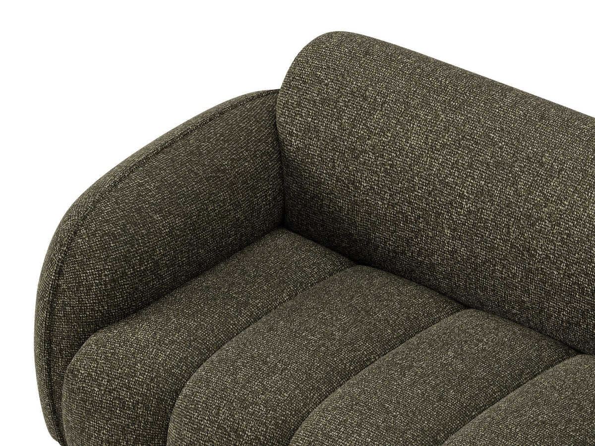 Beiges Ecksofa Bilbao mit Bouclé-Stoff Miles Sand, rechtsseitiger Récamiere, schwarzen Kunststoffbeinen und klarer, moderner Formgebung.