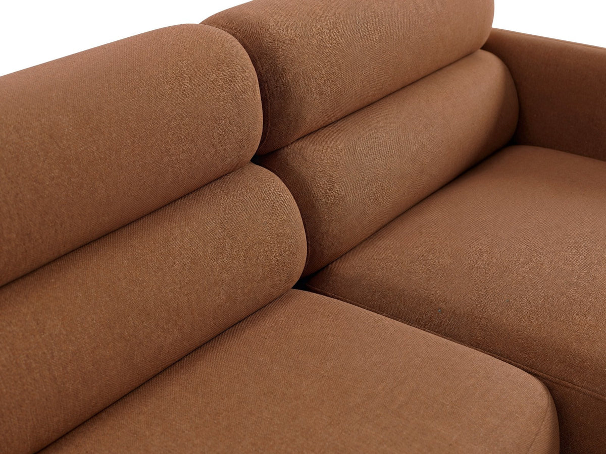 Ecksofa Malmo mit Récamière, bezogen in Chenille-Stoff Scott, auf schwarzen Beinen