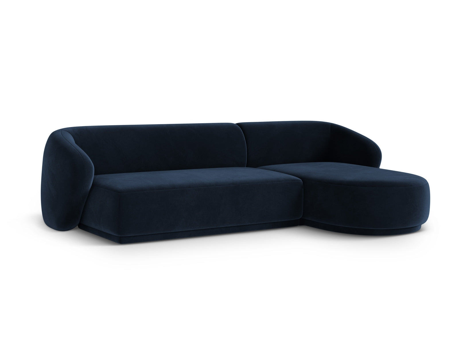 Elegantes 4-Sitzer Ecksofa Gomera in Royal Blue, ideal für stilvolle Wohnräume, präsentiert von Cosmopolitan Design.
