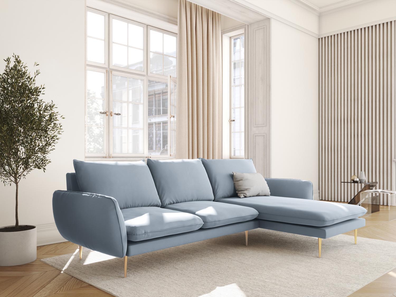 Elegantes Vienna Velour Ecksofa in sanftem Hellblau mit goldenen Akzenten, ideal für stilvolle Wohnräume. 5-Sitzer, 170 cm, von Cosmopolitan Design.