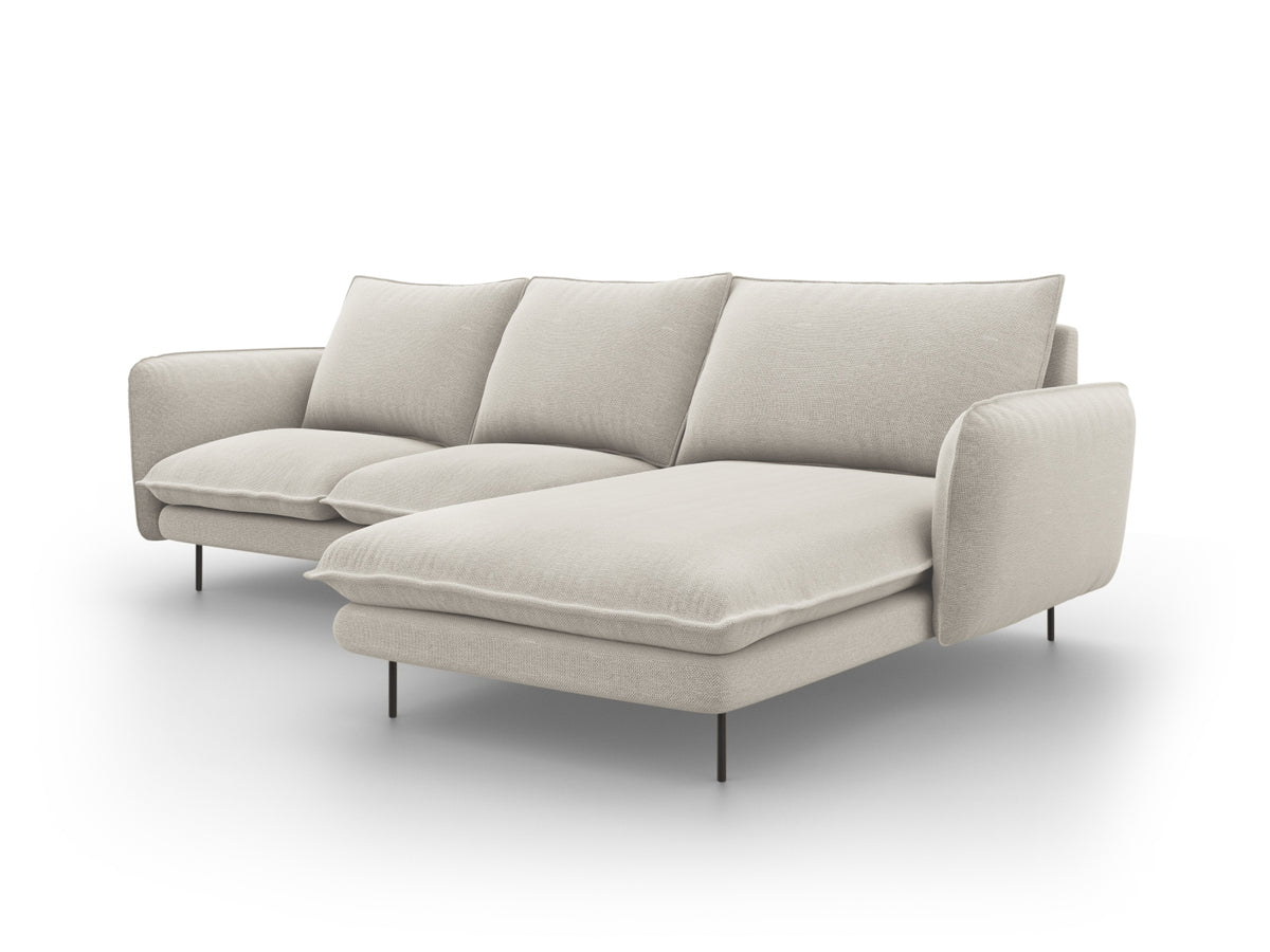Vienna Ecksofa rechts 5 Sitzer 170cm in Light Beige/Schwarz-Positano präsentiert im Onlineshop von KAQTU Design AG. L-Sofa rechts ist von Cosmopolitan Design