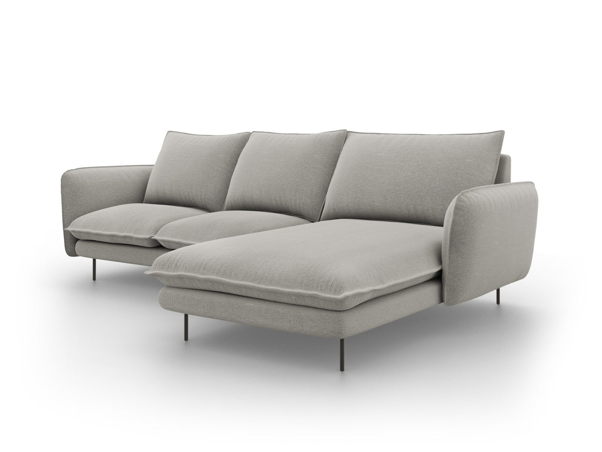 Vienna Ecksofa rechts 5 Sitzer 170cm in Light Grey/Schwarz-Asgard/ Positano präsentiert im Onlineshop von KAQTU Design AG. L-Sofa rechts ist von Cosmopolitan Design