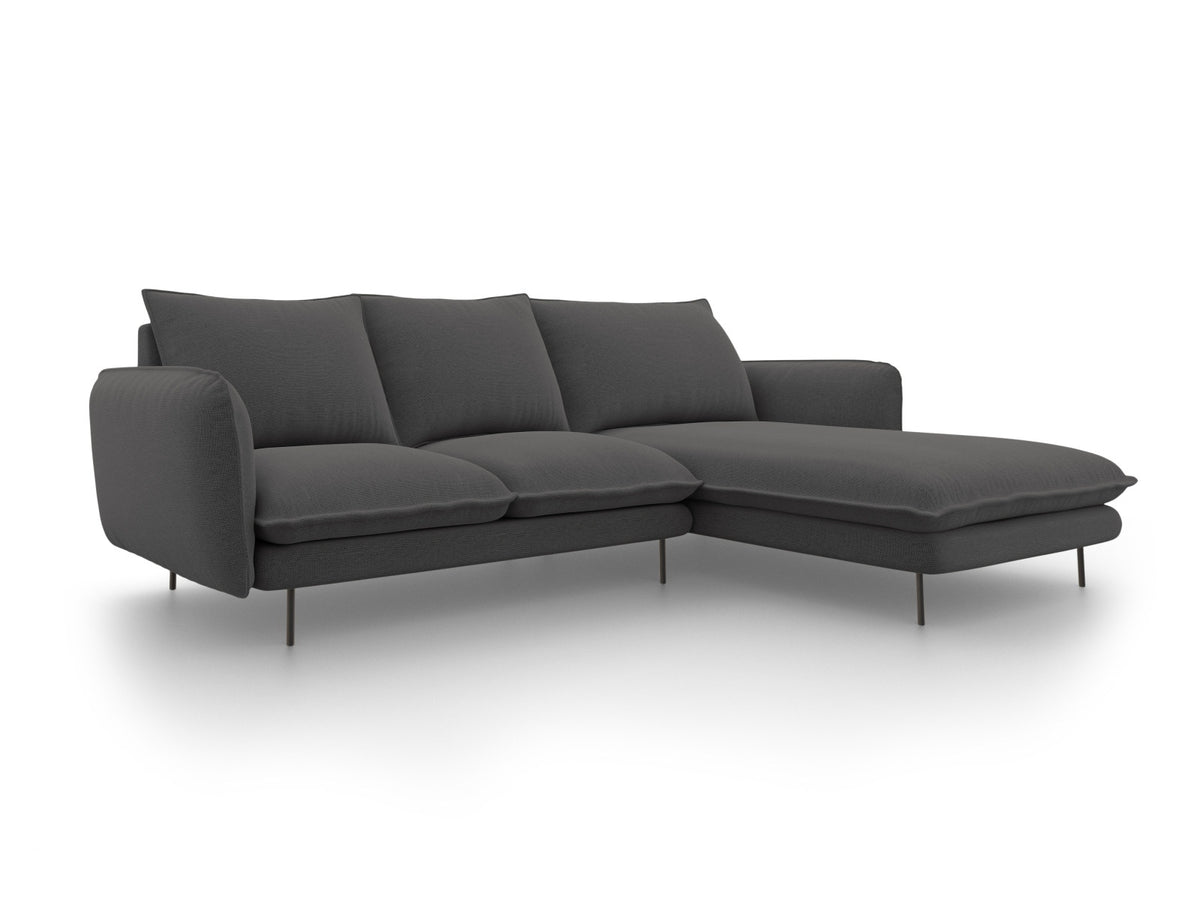 Vienna Ecksofa rechts 5 Sitzer 170cm in Dark Grey/Schwarz-Positano präsentiert im Onlineshop von KAQTU Design AG. L-Sofa rechts ist von Cosmopolitan Design