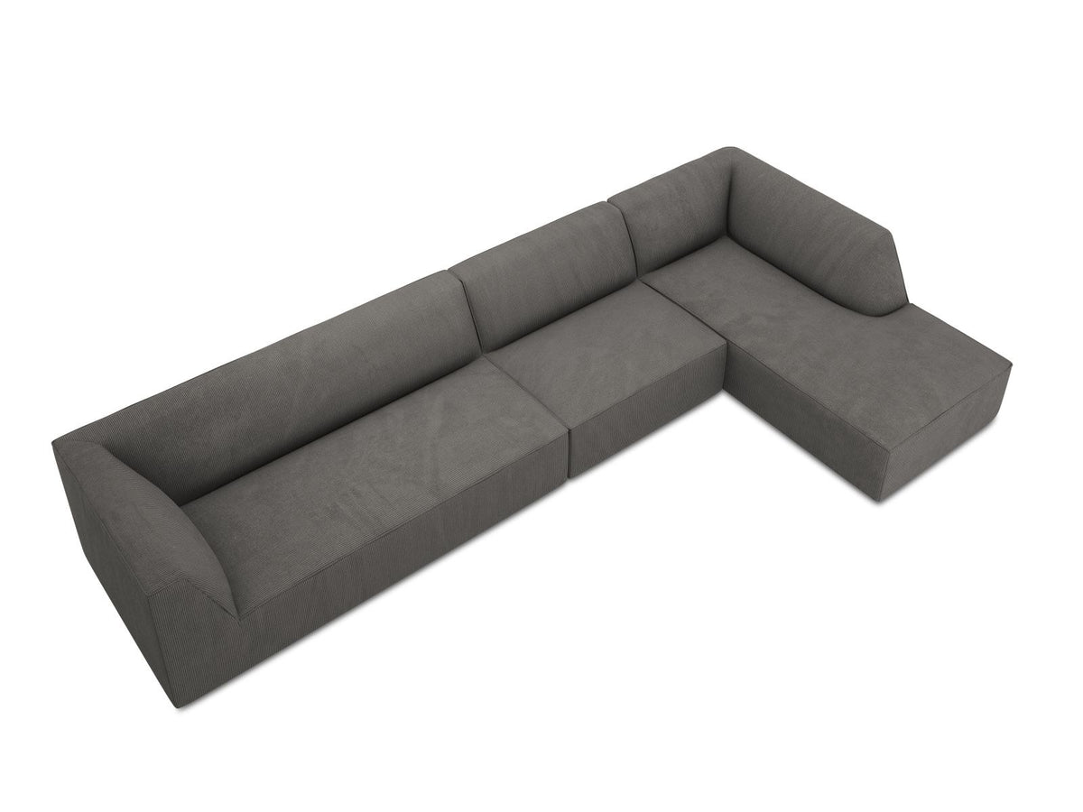 Modulares Ecksofa Siena in Light Beige-Scala mit Cordstoff-Bezug, schwarzen Kunststoffbeinen und Récamiere, 5-Sitzer Ausführung von Cosmopolitan Design.