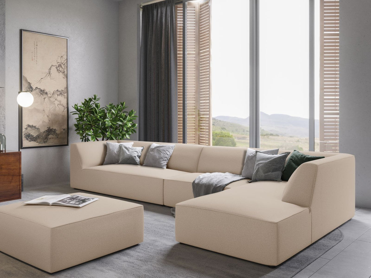 Modulares Ecksofa Siena in Light Beige-Scala mit Cordstoff-Bezug, schwarzen Kunststoffbeinen und Récamiere, 5-Sitzer Ausführung von Cosmopolitan Design.