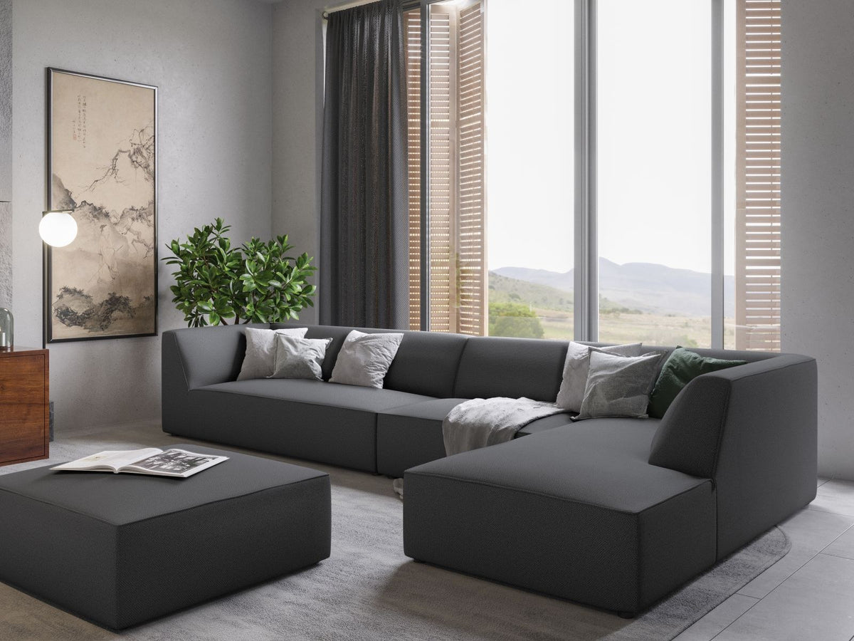Modulares Ecksofa Siena in Light Beige-Scala mit Cordstoff-Bezug, schwarzen Kunststoffbeinen und Récamiere, 5-Sitzer Ausführung von Cosmopolitan Design.