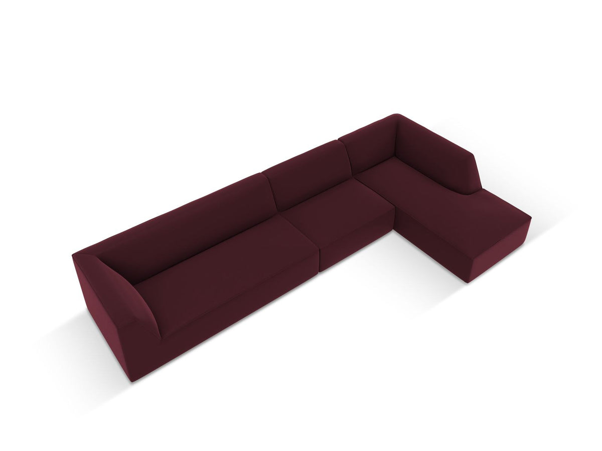 Modulares Ecksofa Siena mit Kunstlederbezug in Light Beige, rechte Ausrichtung, 5-Sitzer Form mit Récamiere und Kunststoffbeinen.