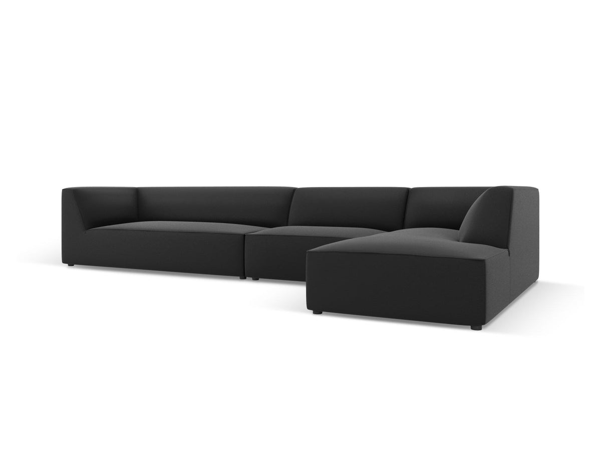 Modulares Ecksofa Siena mit Kunstlederbezug in Light Beige, rechte Ausrichtung, 5-Sitzer Form mit Récamiere und Kunststoffbeinen.