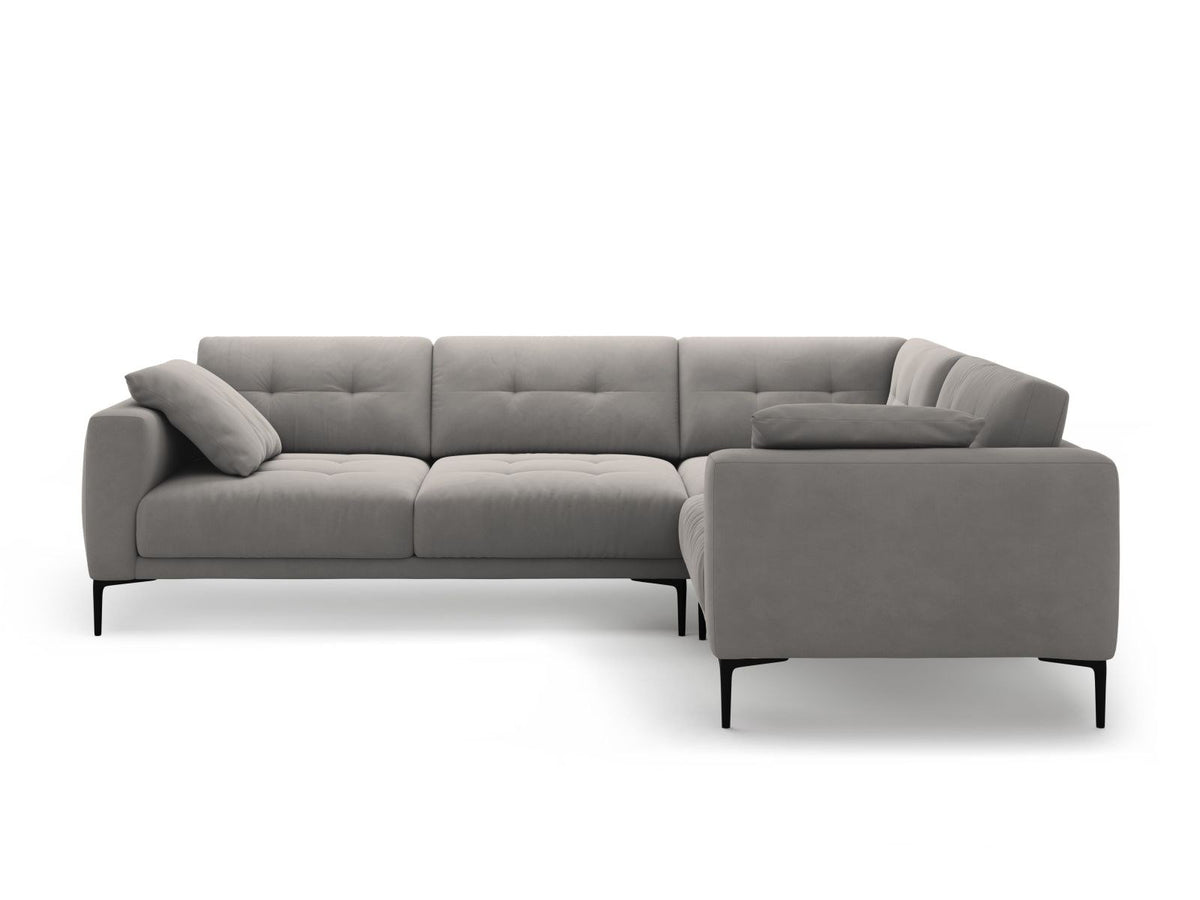 Beiges Samtsofa Lazio mit Récamiere rechts, schwarzen Metallbeinen und Massivholzrahmen, 4-Sitzer, 194 cm tief, von Cosmopolitan Design.
