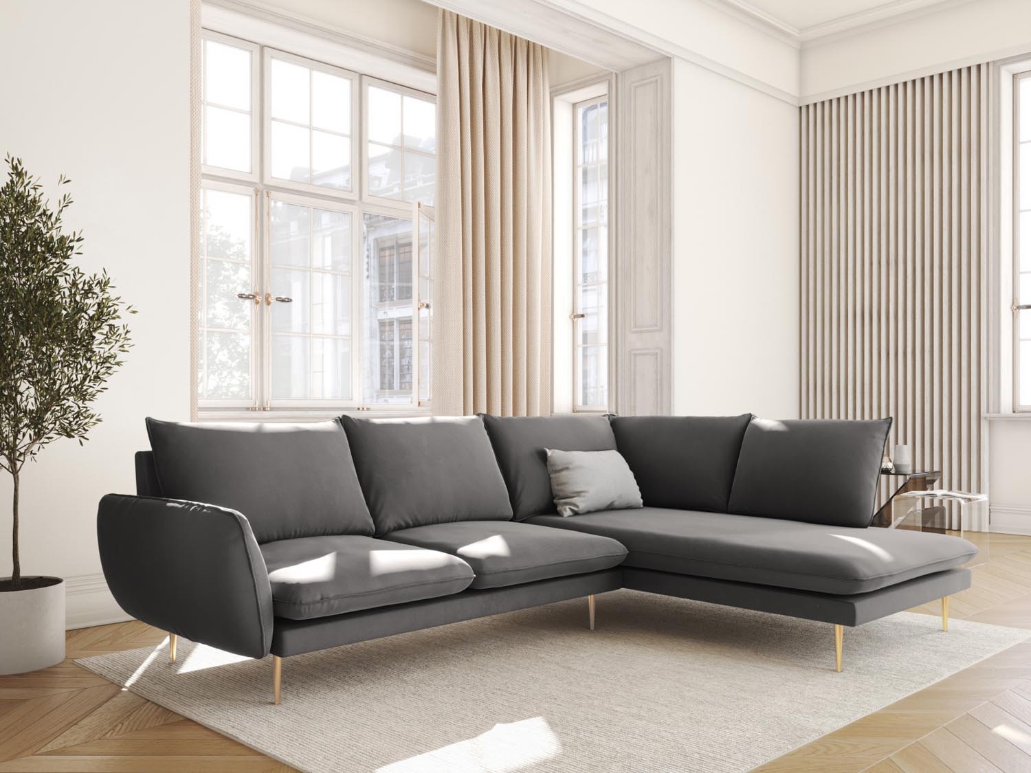 Elegantes Vienna Velour Ecksofa in Light Grey mit goldenen Akzenten, ideal für stilvolle Wohnräume. 6-Sitzer, 185 cm, von Cosmopolitan Design.