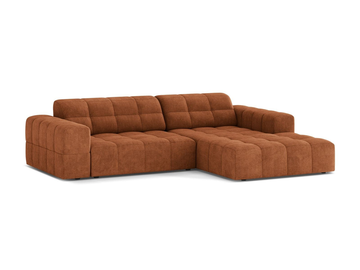 Ecksofa Chicago mit hellbeigem Chenillestoff Eden, schwarzen Kunststoffbeinen und breiter Récamiere, rechtsseitig ausgerichtet, 3-Sitzer.