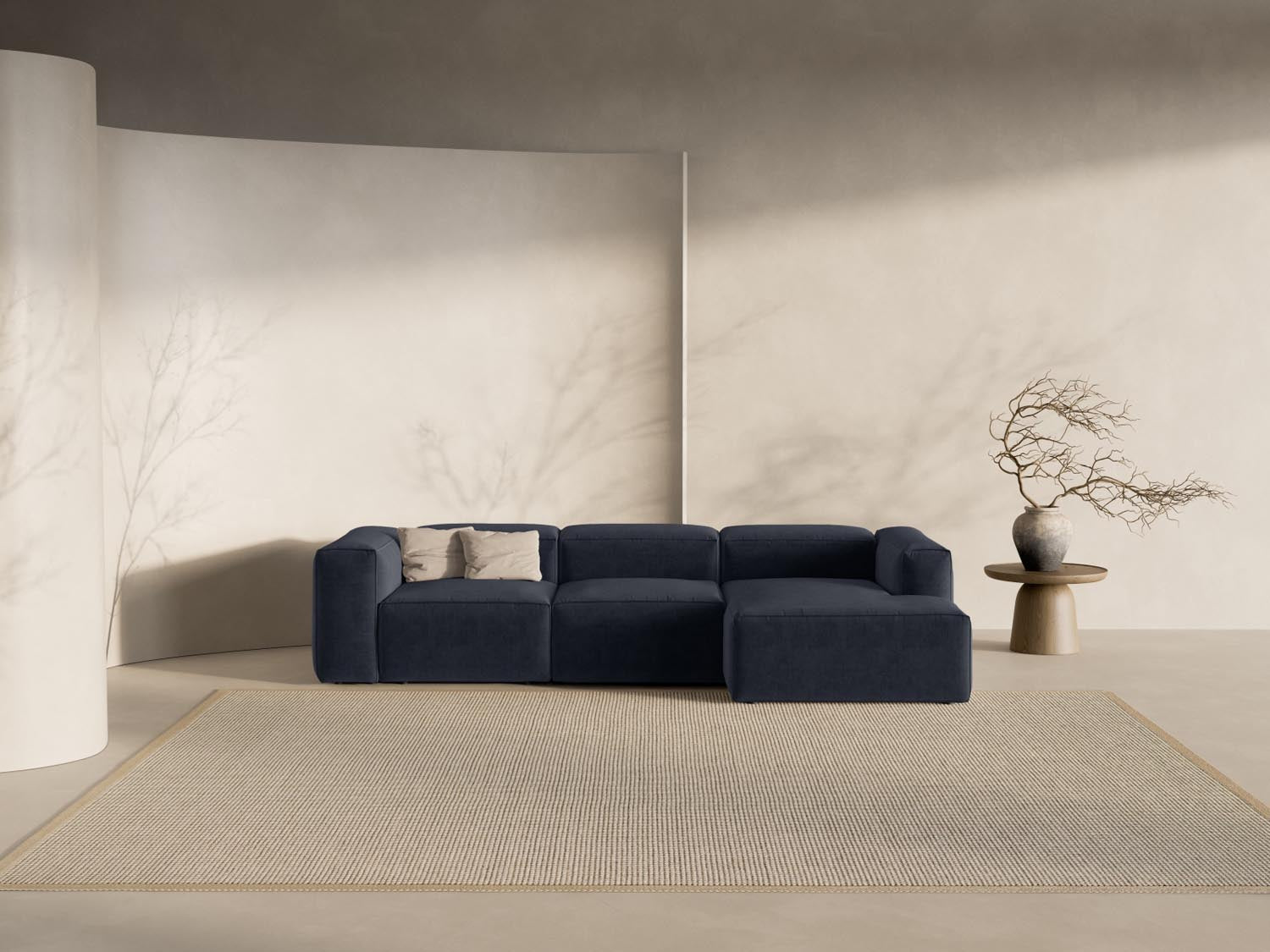 Bergamo Modular Ecksofa rechts 3 Sitzer in Navy Blue-Liberty präsentiert im Onlineshop von KAQTU Design AG. Ecksofa rechts ist von Cosmopolitan Design