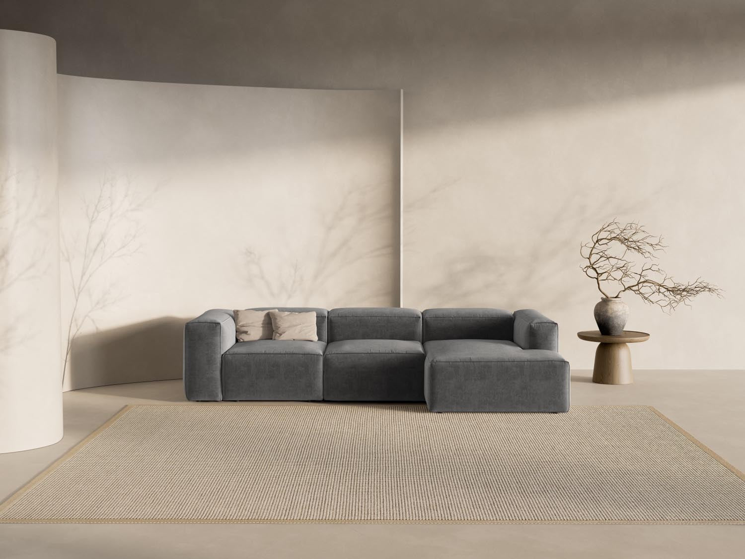 Bergamo Modular Ecksofa rechts 3 Sitzer in Graphite-Liberty präsentiert im Onlineshop von KAQTU Design AG. Ecksofa rechts ist von Cosmopolitan Design