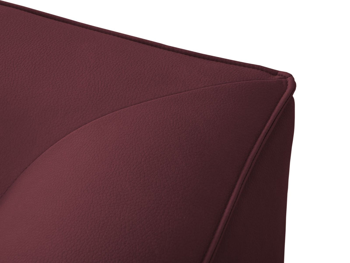 Modulares Ecksofa rechts mit Kunstlederbezug in Light Brown, Sitzfläche und Récamiere sichtbar, schwarze Kunststoffbeine, urbanes Design.