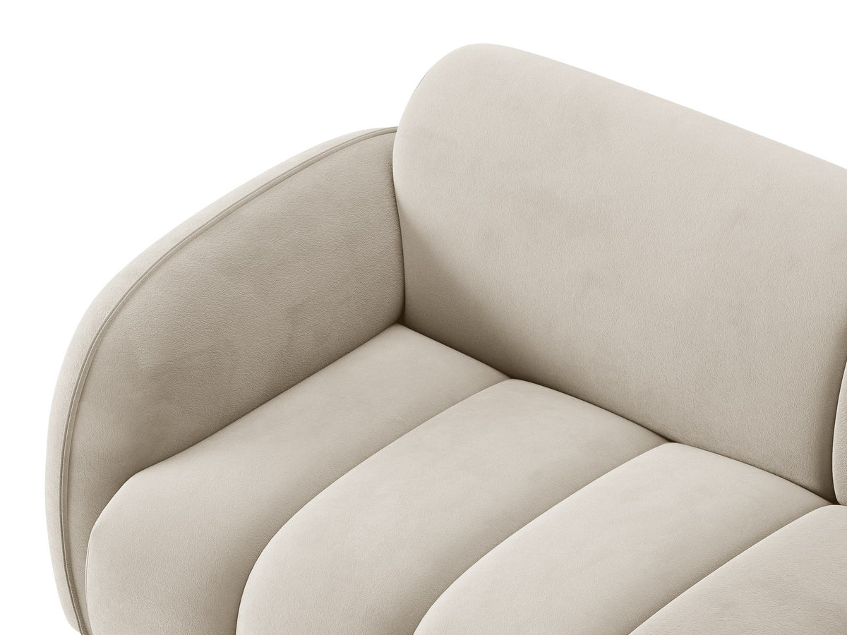 Bilbao Ecksofa rechts in Light Beige-Casino Samt, Massivholzrahmen, schwarze Kunststoffbeine, 3-Sitzer mit Récamiere, urbanes Design.