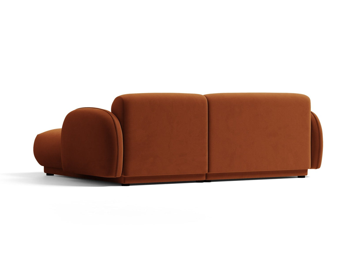 Bilbao Ecksofa rechts in Light Beige-Casino Samt, Massivholzrahmen, schwarze Kunststoffbeine, 3-Sitzer mit Récamiere, urbanes Design.