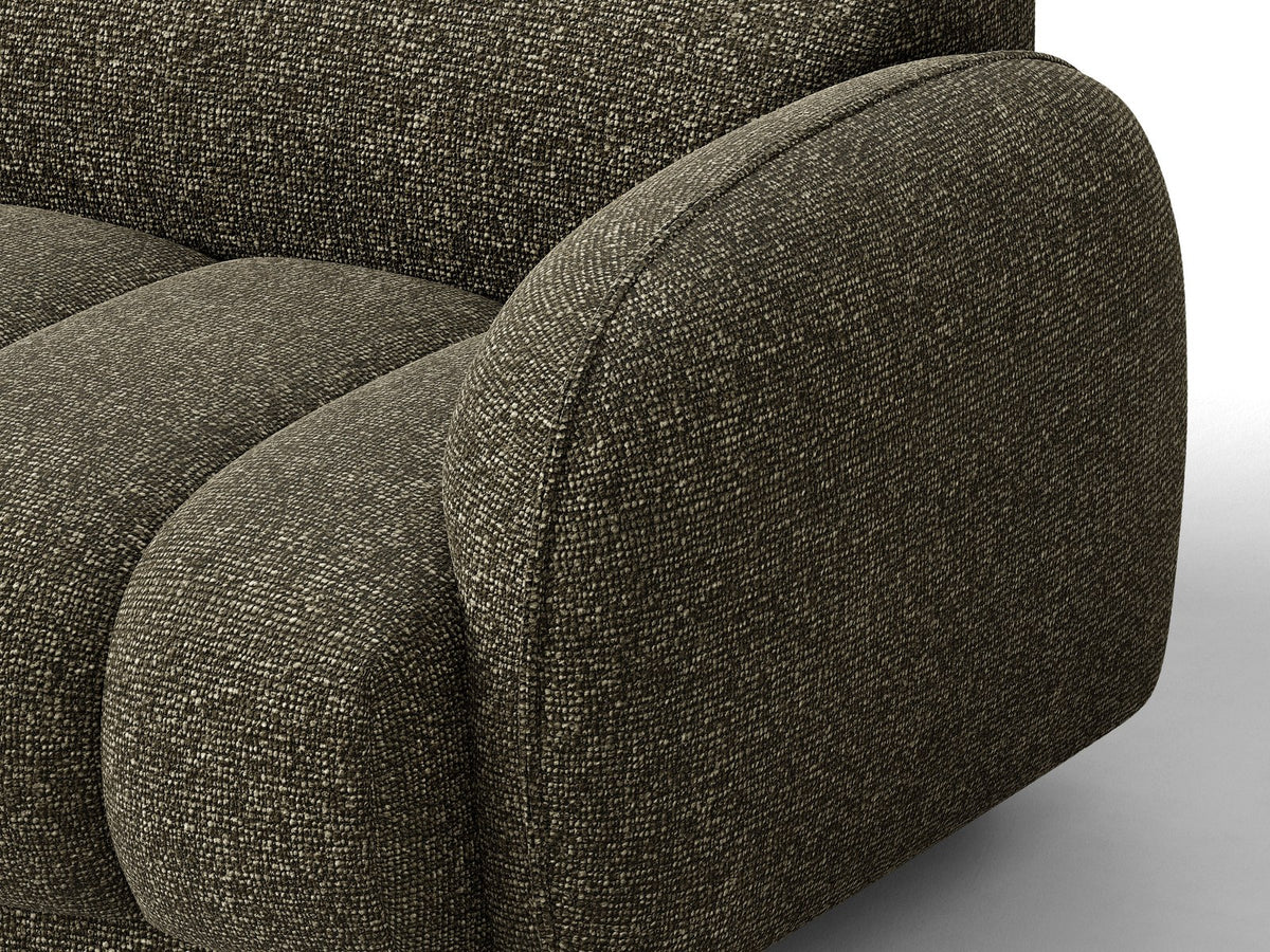 Beiges Ecksofa Bilbao mit Bouclé-Stoff Miles Sand, rechtsseitiger Récamiere, schwarzen Kunststoffbeinen und klarer, moderner Formgebung.