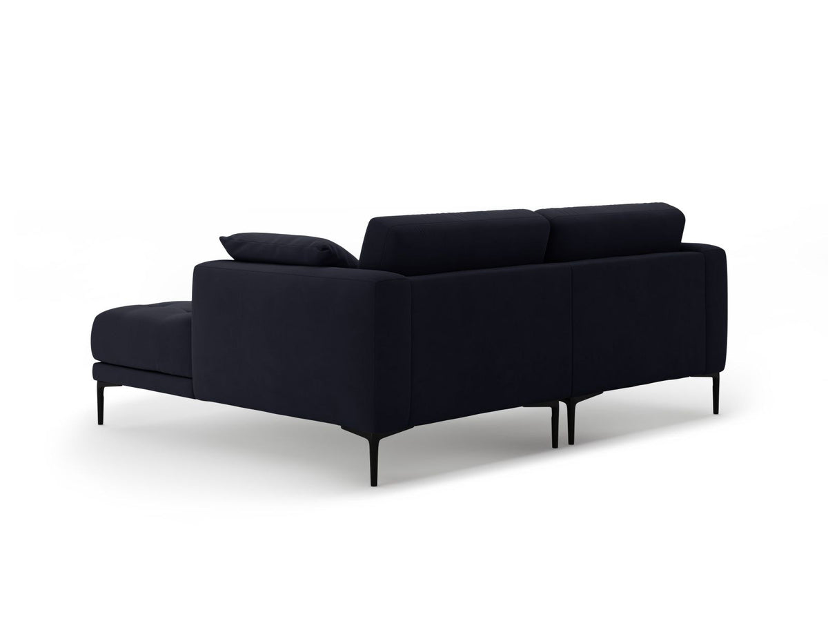 Samtsofa Lazio in Beige-Salvador mit schwarzen Metallbeinen, Récamiere rechts, Velours-Stoff und moderner Form für 2 Sitzer.
