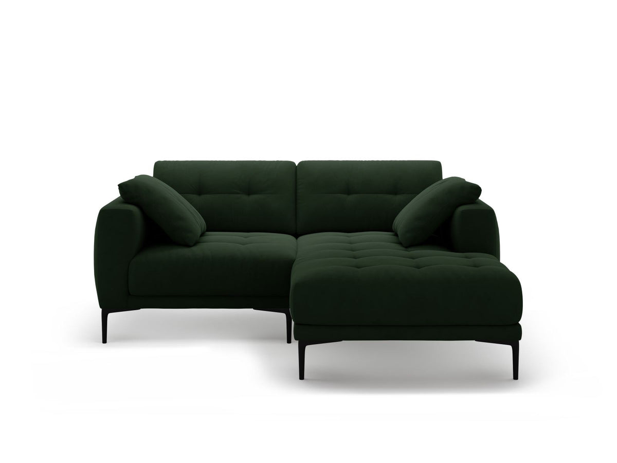 Samtsofa Lazio in Beige-Salvador mit schwarzen Metallbeinen, Récamiere rechts, Velours-Stoff und moderner Form für 2 Sitzer.