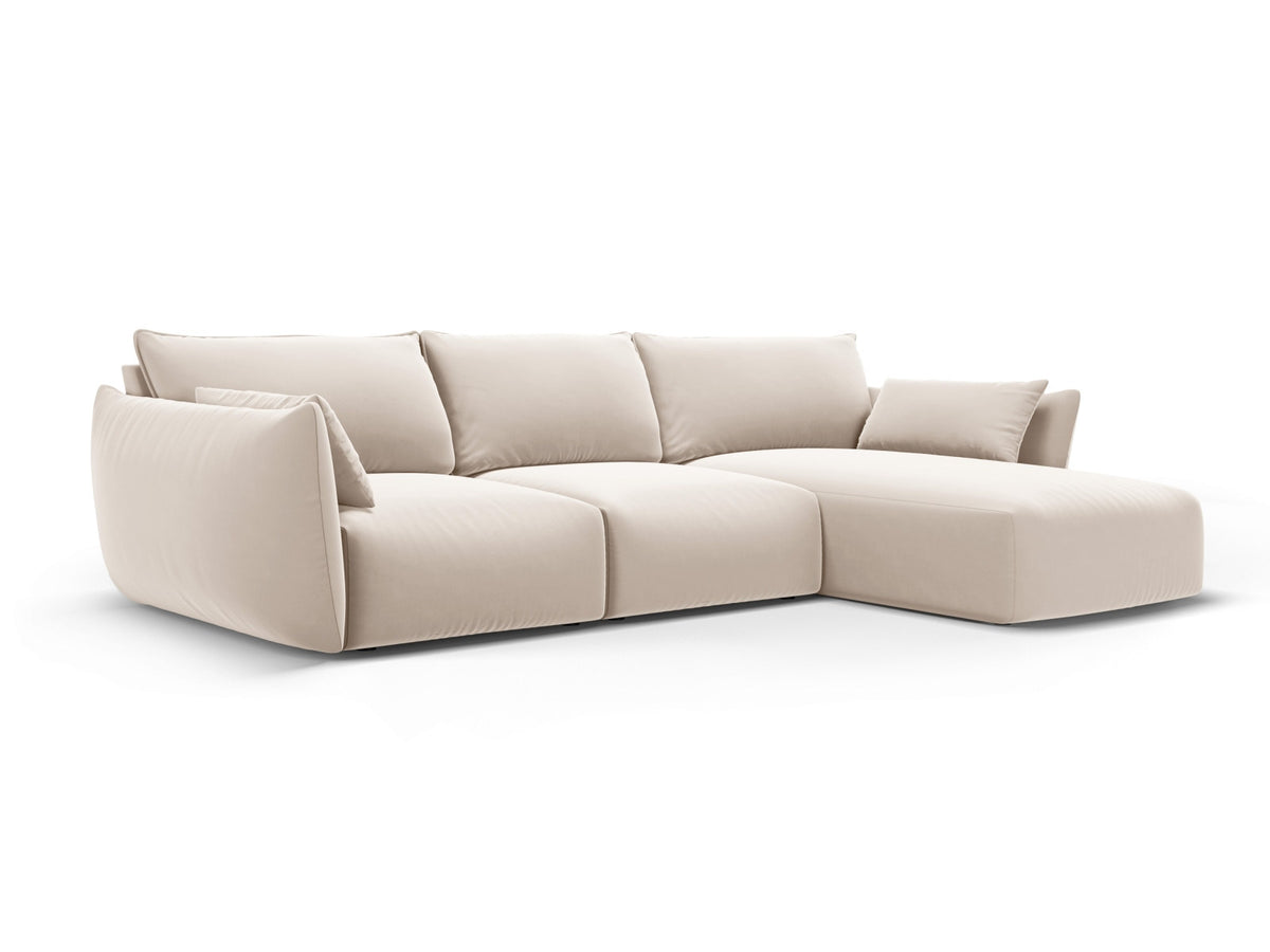 Ecksofa rechts Matera mit Récamière, Stoffbezug und schwarzen Beinen im Wohnzimmer