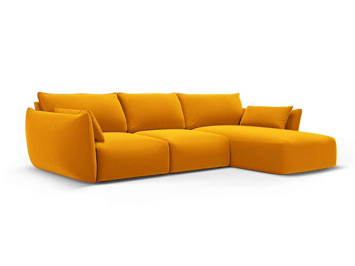 Ecksofa rechts Matera mit Récamière, Stoffbezug und schwarzen Beinen im Wohnzimmer