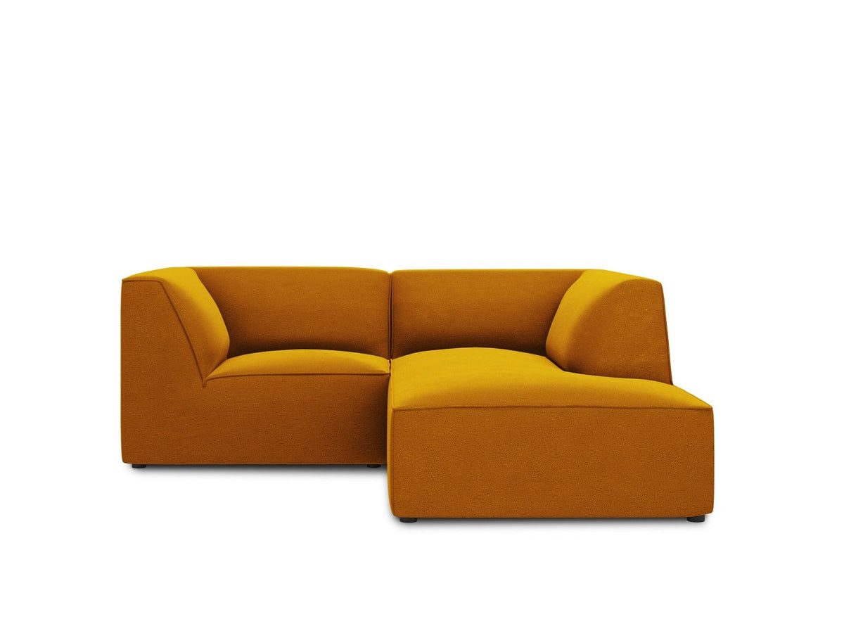 Modulares Ecksofa Siena in Beige-Salvador Samtstoff mit Récamiere, schwarzen Kunststoffbeinen und massivem Holzrahmen, rechts ausgerichtet.