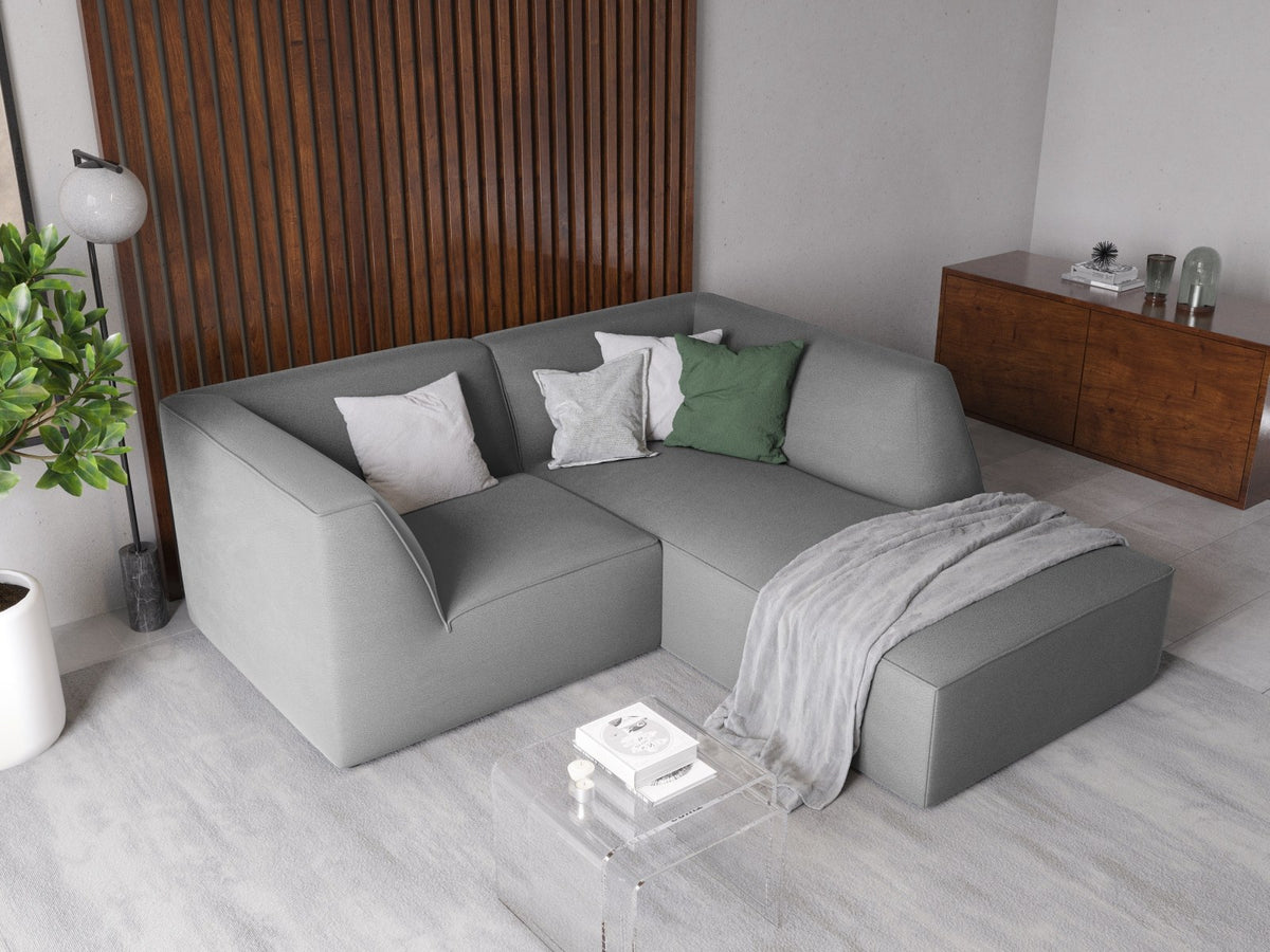 Modulares Ecksofa Siena in Beige-Salvador Samtstoff mit Récamiere, schwarzen Kunststoffbeinen und massivem Holzrahmen, rechts ausgerichtet.