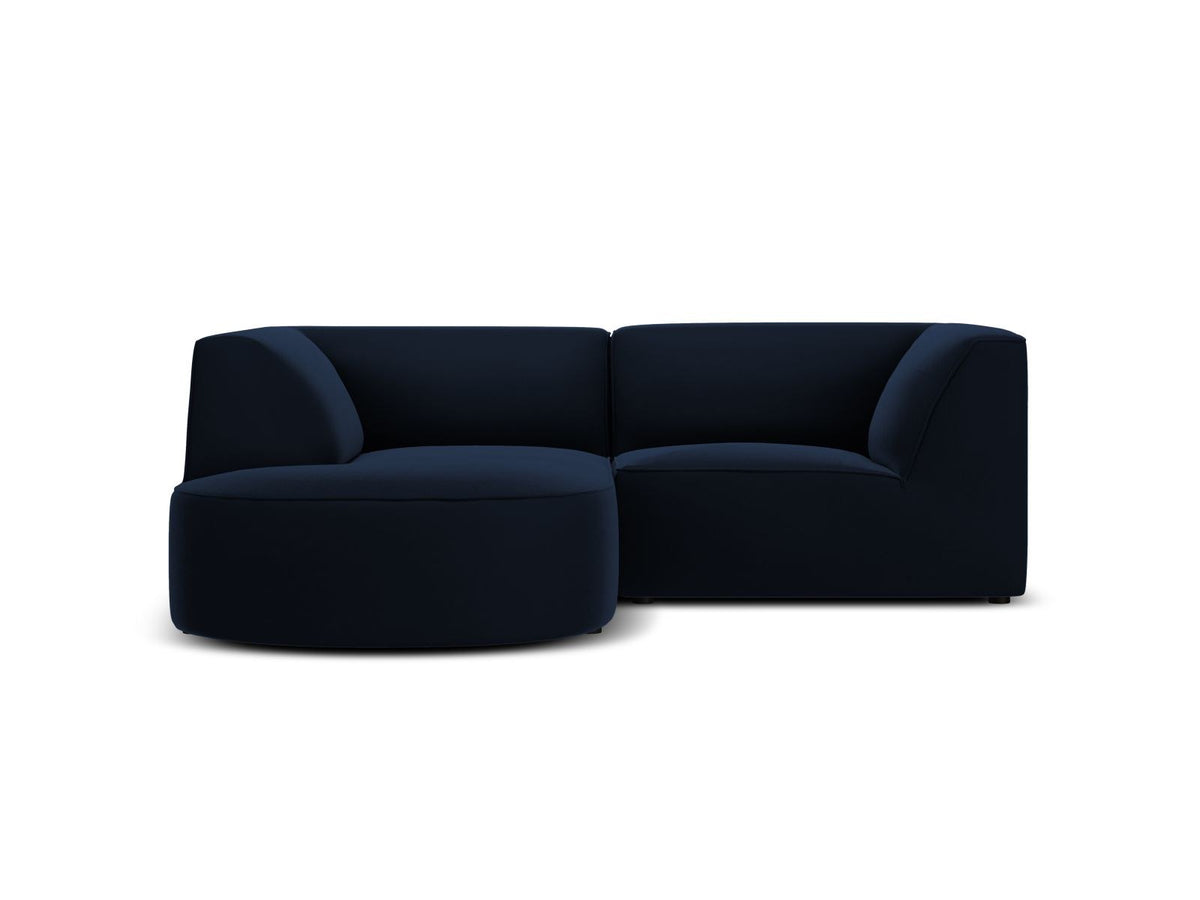 Modulares Ecksofa in Beige-Samt mit Récamiere links, Massivholzrahmen, schwarzen Kunststoffbeinen und weicher Samtpolsterung.