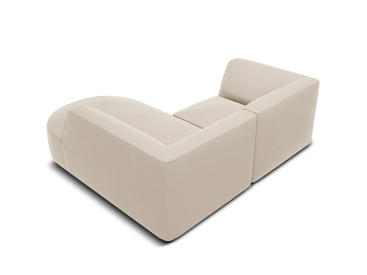 Modulares Ecksofa Siena in Beige-Salvador Samtstoff mit Récamiere, schwarzen Kunststoffbeinen und massivem Holzrahmen, rechts ausgerichtet.