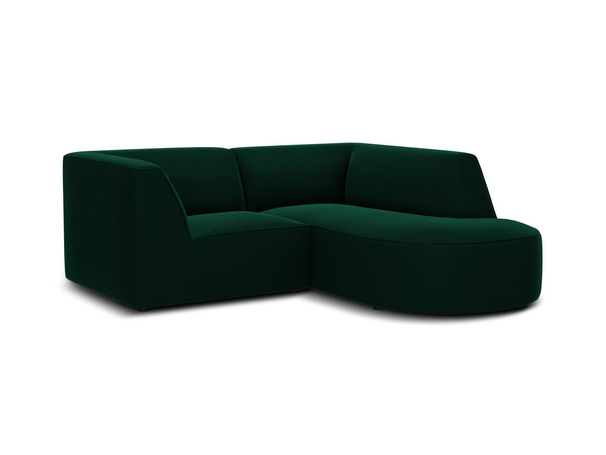Modulares Ecksofa Siena in Beige-Salvador Samtstoff mit Récamiere, schwarzen Kunststoffbeinen und massivem Holzrahmen, rechts ausgerichtet.