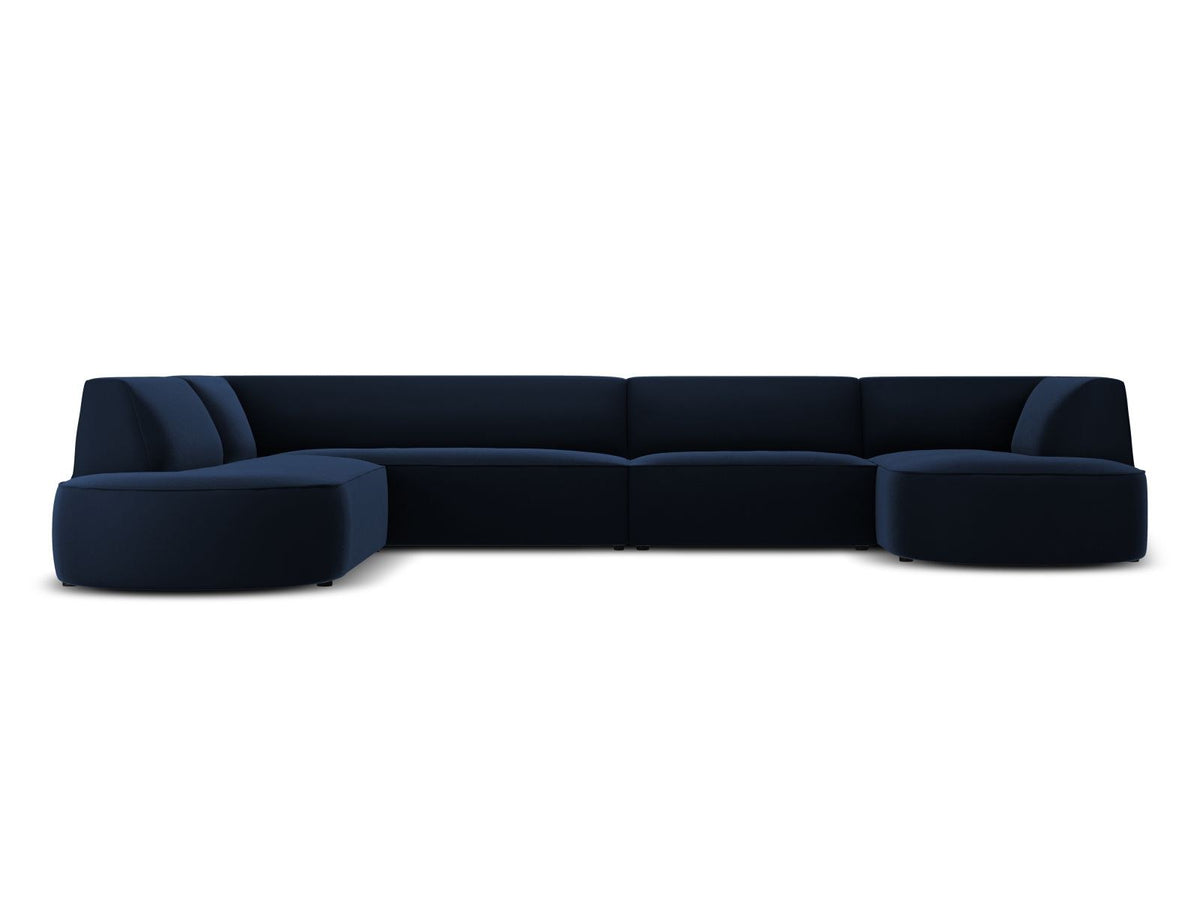 Panorama-Ecksofa links mit Samtbezug in Beige, massivem Holzrahmen und schwarzen Kunststoffbeinen, Modell Siena von Cosmopolitan Design.