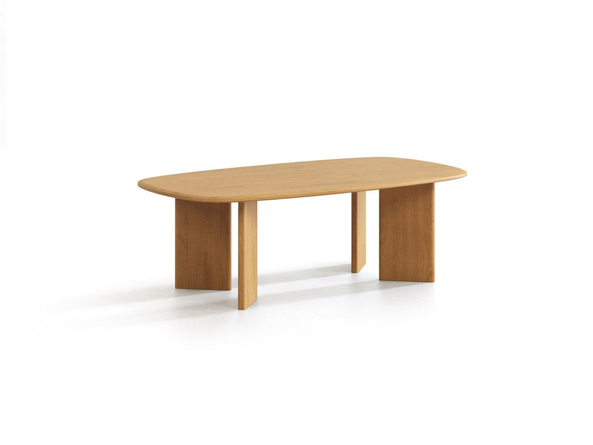 Couchtisch Toledo mit rechteckiger Tischplatte in Natural Oak-Wood und vier Holzbeinen, Grösse 120 x 60 x 40cm, vor neutralem Hintergrund.