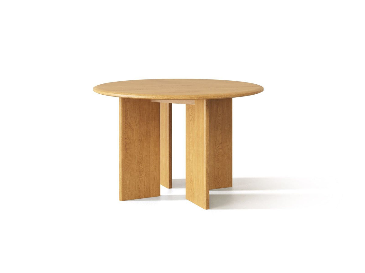 Toledo Esstisch aus Eichenholz in Natural Oak-Wood, quadratische Form 120x120cm, mit Holzbeinen und 14cm Abstand zwischen den Beinen.