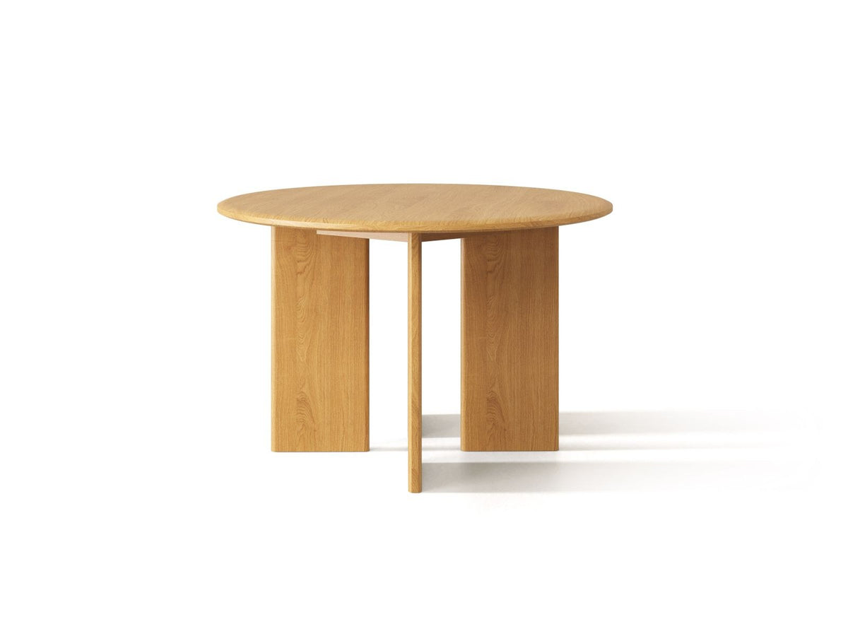 Toledo Esstisch aus Eichenholz in Natural Oak-Wood, quadratische Form 120x120cm, mit Holzbeinen und 14cm Abstand zwischen den Beinen.