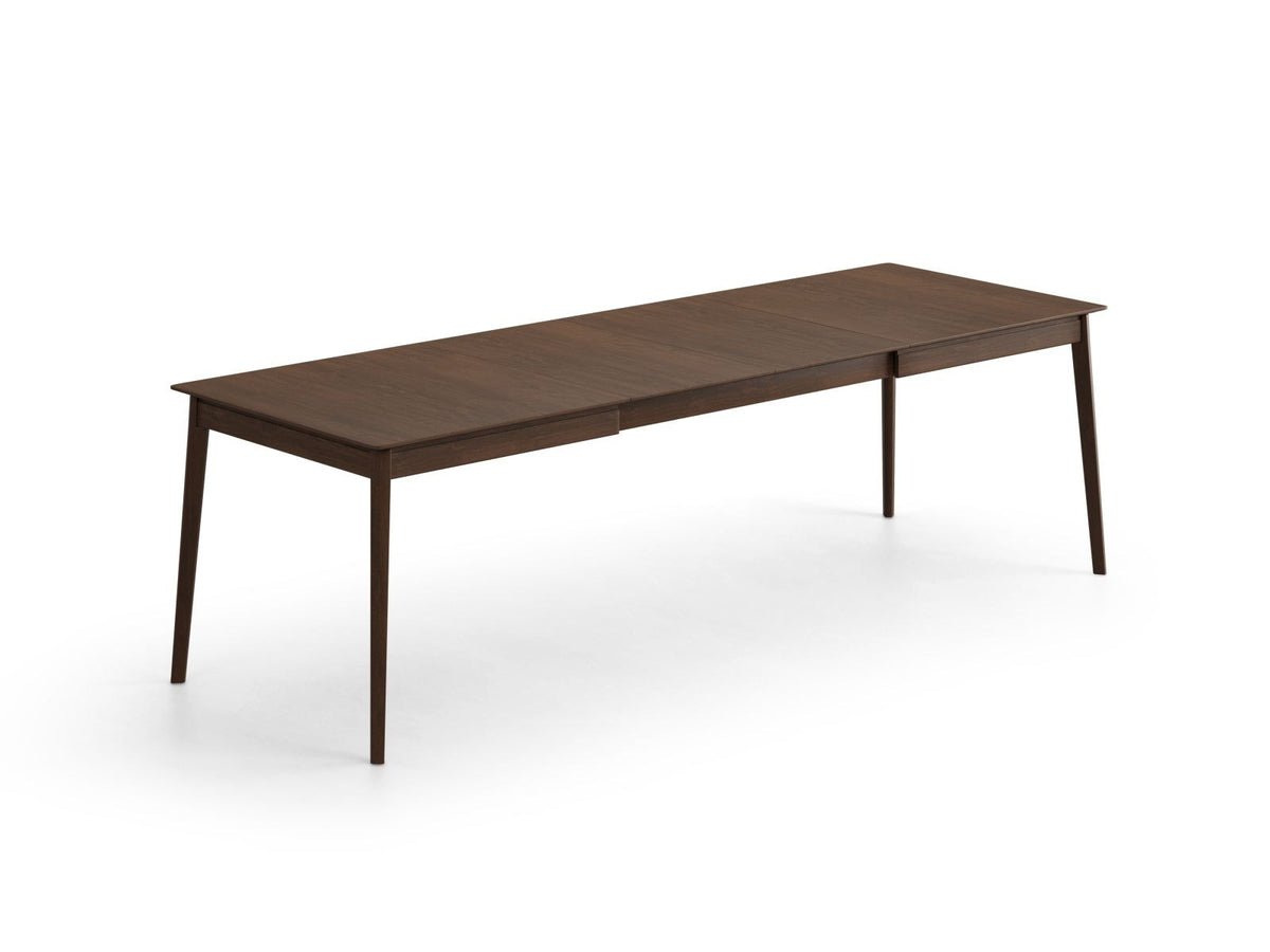 Ausziehbarer Esstisch Noto aus Eichenfurnier mit Beinen aus Eichenholz, Farbe Natural Oak Veneer-Wood, rechteckige Tischform, unausgezogen dargestellt.