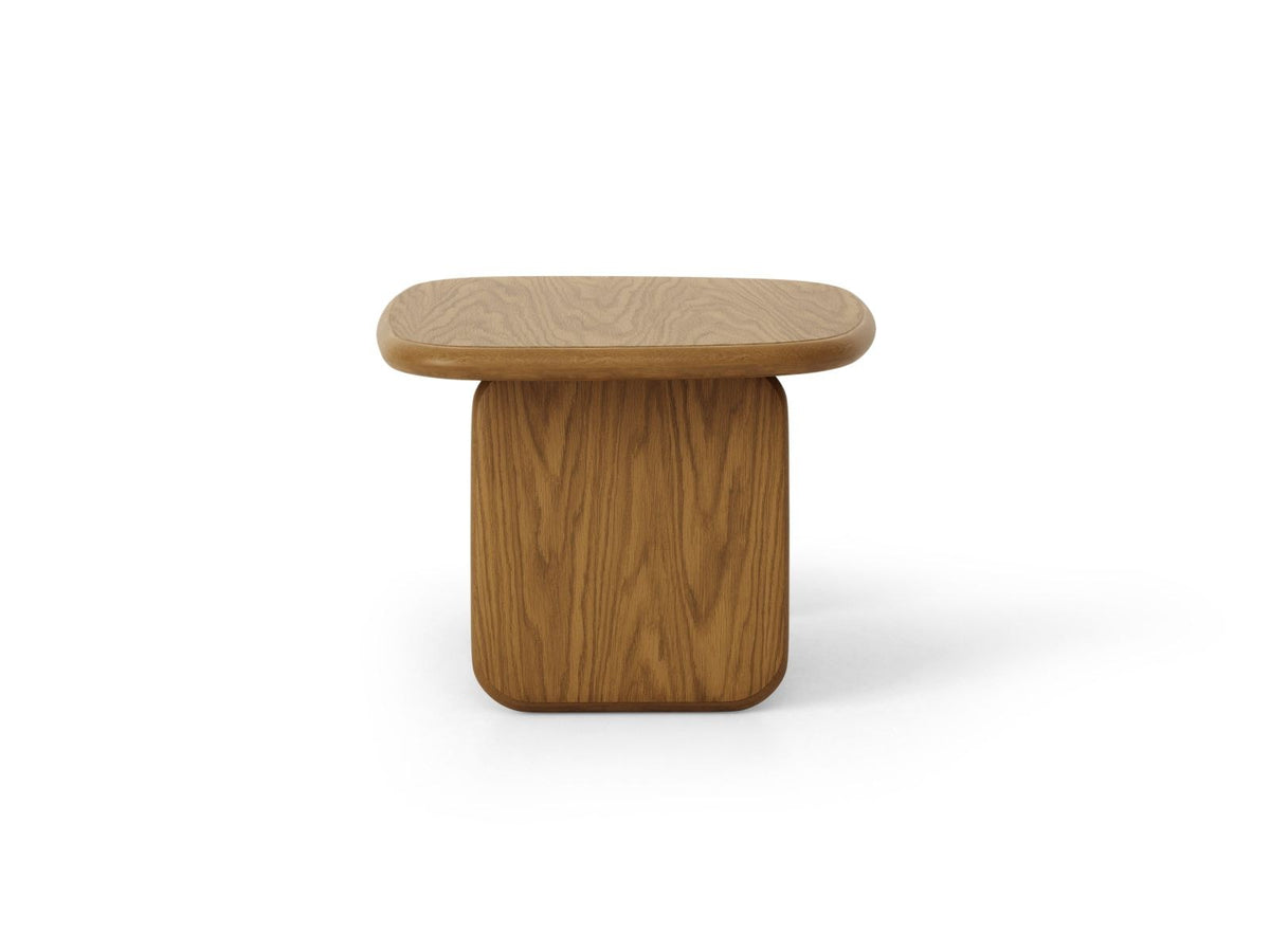 Couchtisch Sora aus Hartholz mit Eichenfurnier in Black Oak-Wood, rechteckige Form mit Holzbeinen, Höhe 42 cm, Breite 75 cm, Tiefe 60 cm.