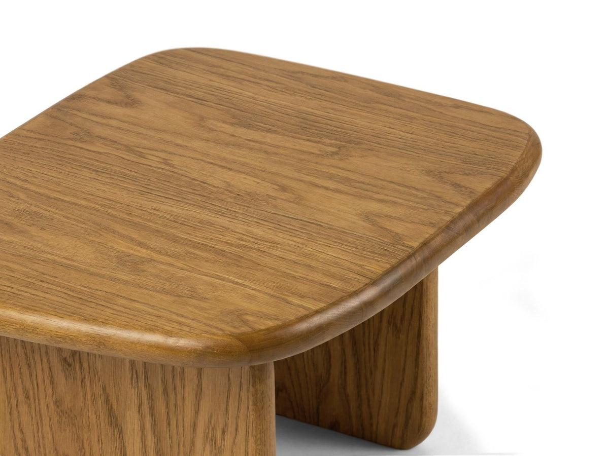 Couchtisch Sora aus Hartholz mit Eichenfurnier in Black Oak-Wood, rechteckige Form mit Holzbeinen, Höhe 42 cm, Breite 75 cm, Tiefe 60 cm.