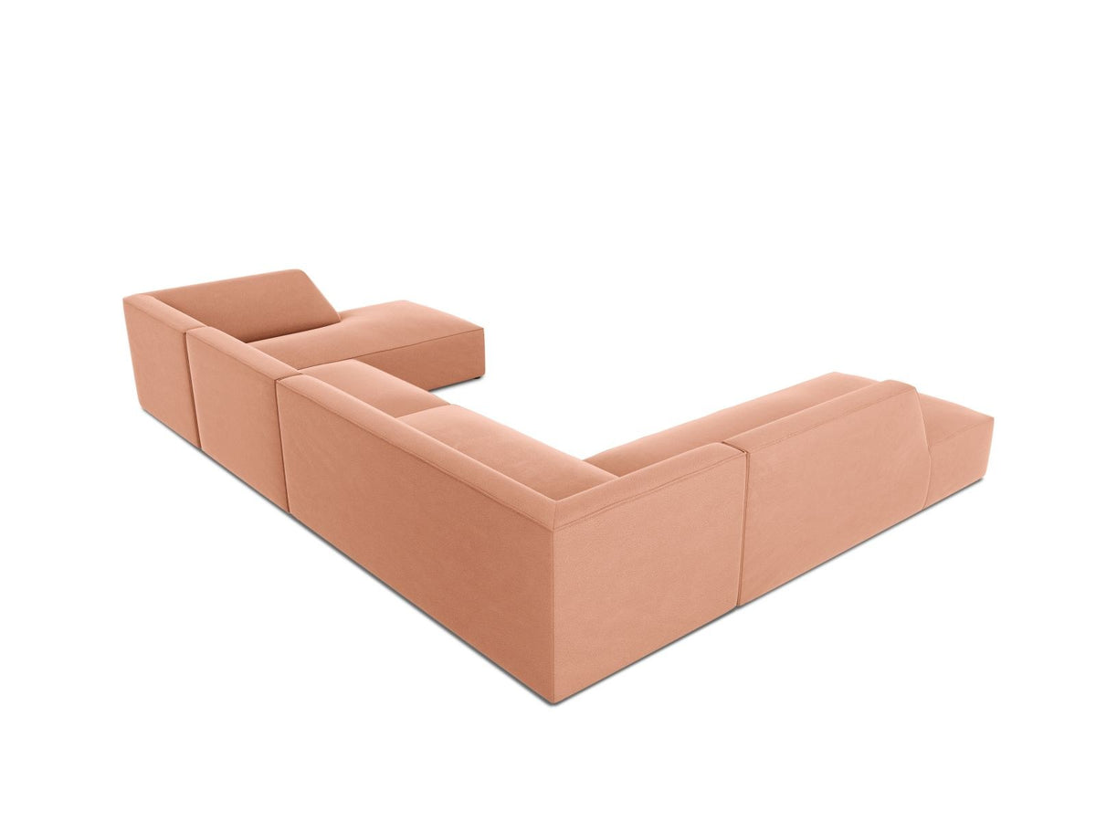 Panorama-Ecksofa links mit Samtbezug in Beige, massivem Holzrahmen und schwarzen Kunststoffbeinen, Modell Siena von Cosmopolitan Design.